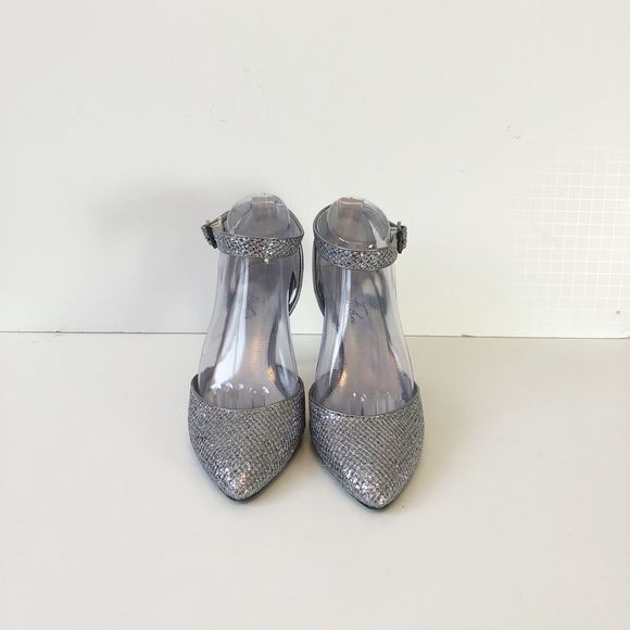 Marc Fisher Metallic Glitter Ankle Strap Pumps Heels Silver Pointed Toe Size 8.5 - Picture 2 of 13